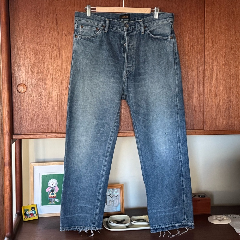 Casual Straight-Leg Jeans in Faded Blue
